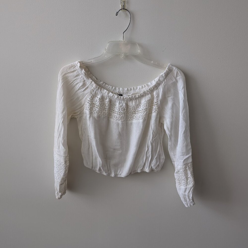 Divided by H&M White off the shoulder shirt/crop top size 4